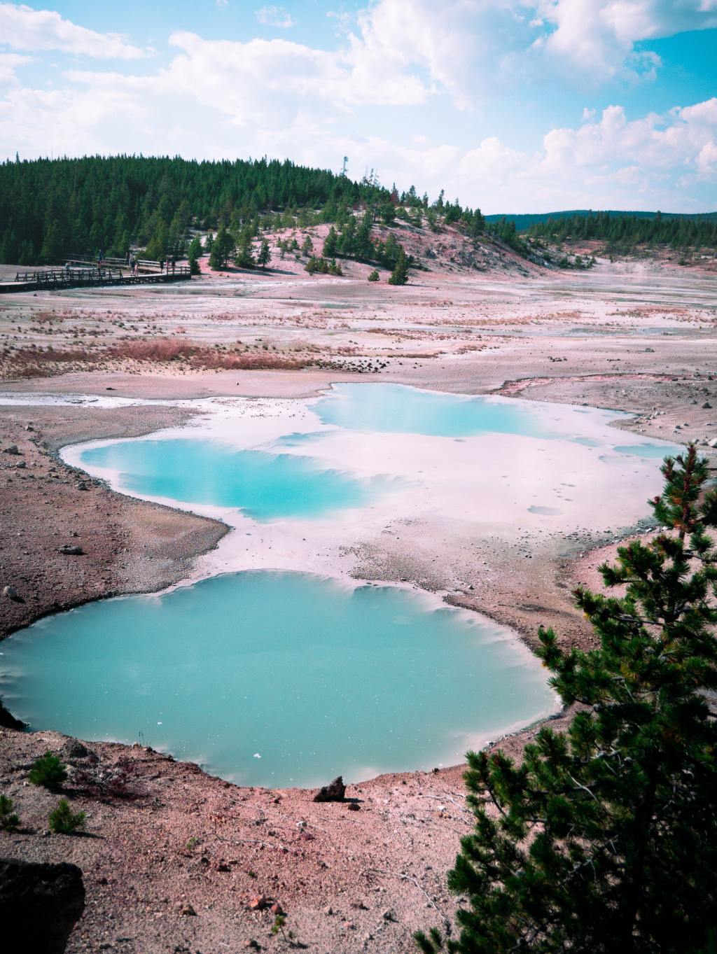 Natural Hot Springs Escapes: Relaxing in Yellowstone’s Geothermal Pools Amid Fall&nbsp;Vibes