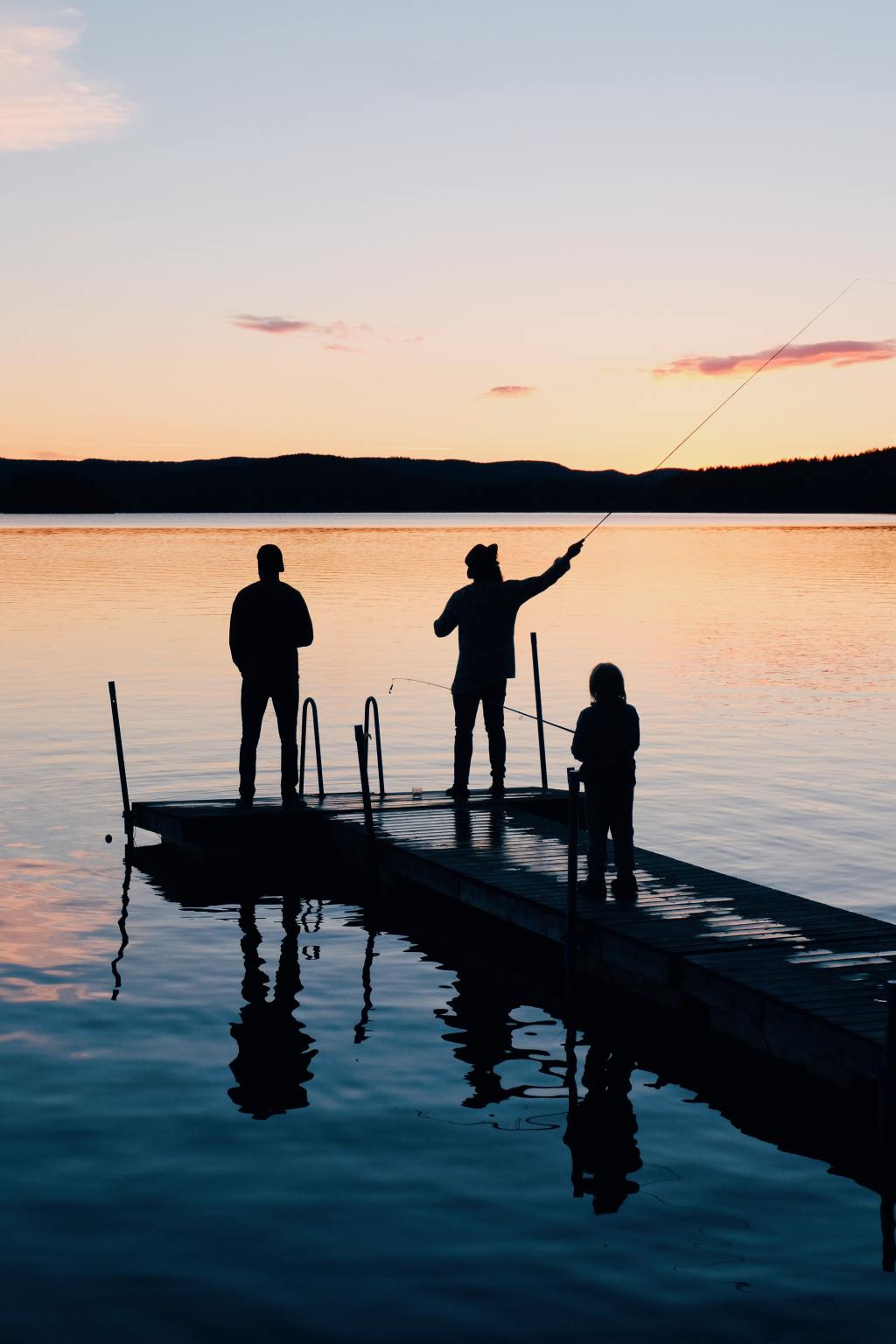 Fall Fishing Frenzy: Terra Nova Cabins’ Access to Prime Fishing&nbsp;Spots