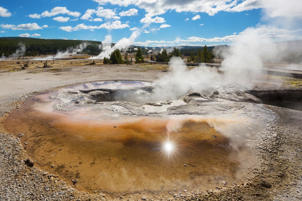 Exploring Yellowstone’s Geysers: A Visitor’s&nbsp;Guide