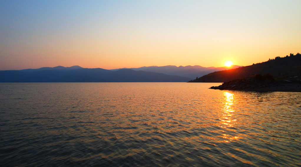 Discover Hebgen Lake: Paddleboarding, Fishing, and Scenic Relaxation at its&nbsp;Finest